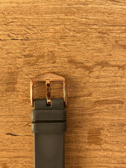 Дамски часовник Fossil в отлично състояние