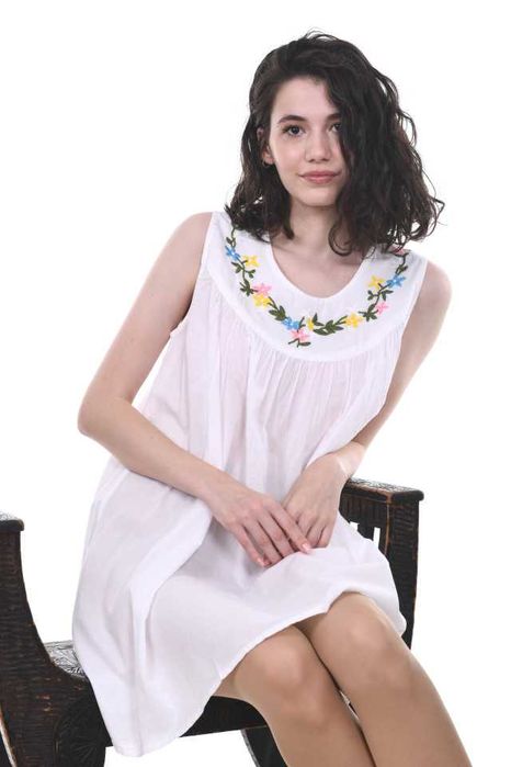 Camasa de noapte culoarea alb, cu broderie florala pe piept Bumbac