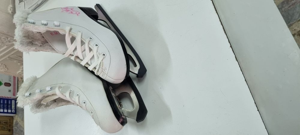 Коньки на девочку 31 размер.