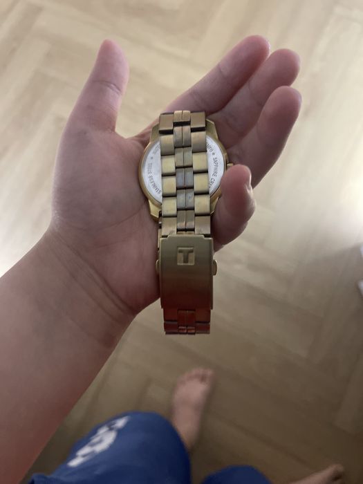 Продаю часы tissot pr100