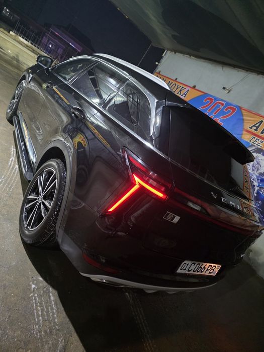 Nissan venucia 2022 gibrid