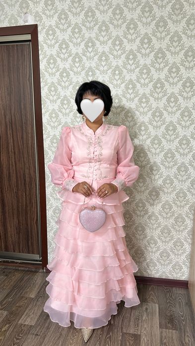 Продам очень красивое платье (46 размер)