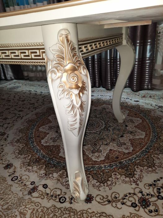 Продам стол гостиная