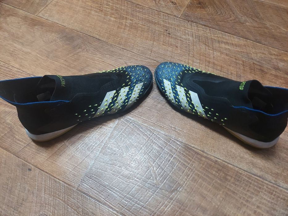 Продам сороконожки Adidas predator