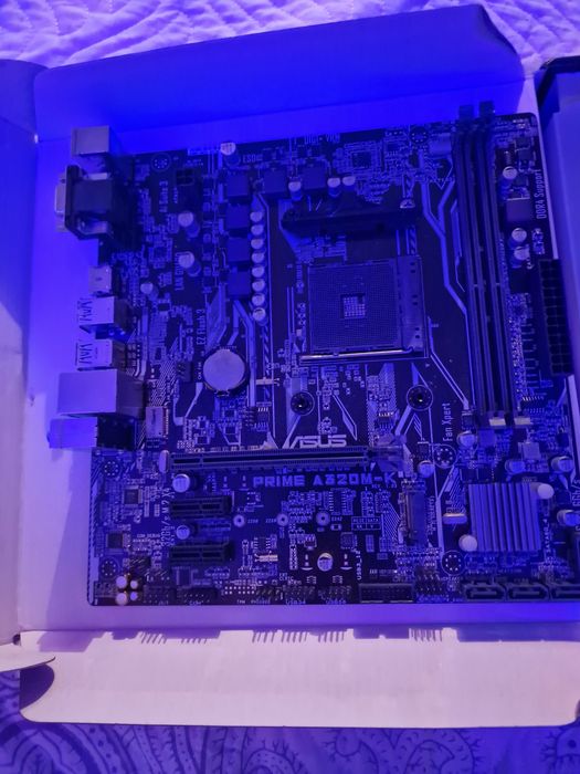 Placă de bază ASUS