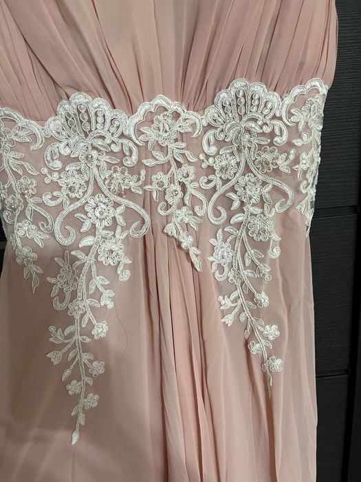 Платье нарядноее