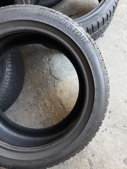 4 anvelope iarna 245/45/19 , 102 V XL , Bridgestone , DOT 2022 , 6.2-6.7 mm !