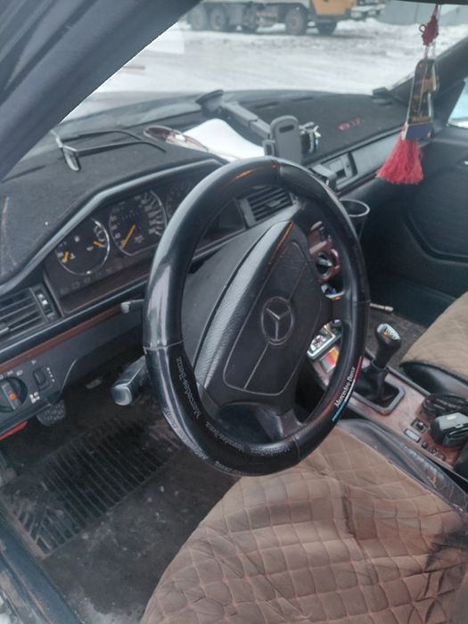 Продам надёжного друга W124