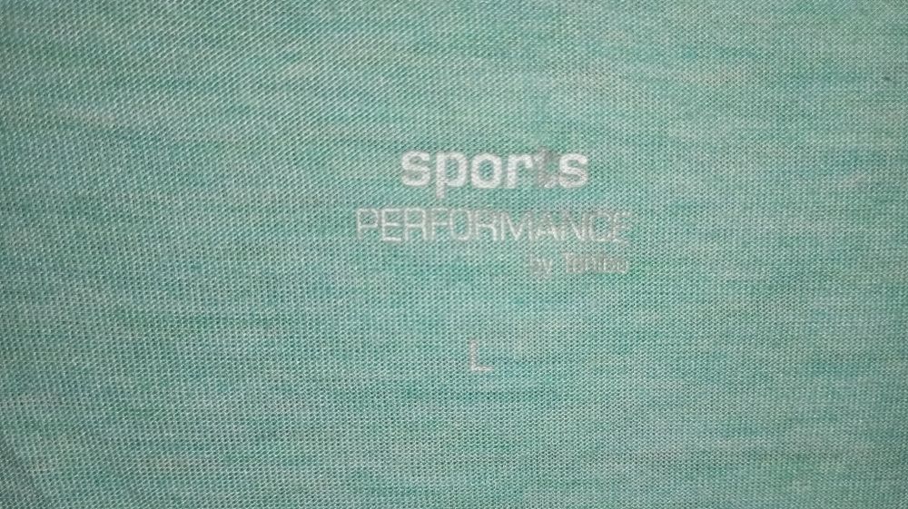 Tricou scurtă pentru femei.