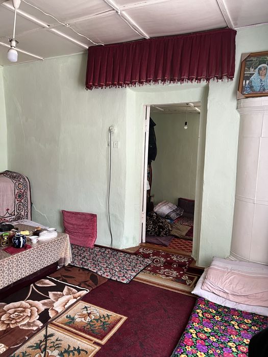 Uy sotiladi eski kotedj  1,6 sotxli 3xonali kelishiladi