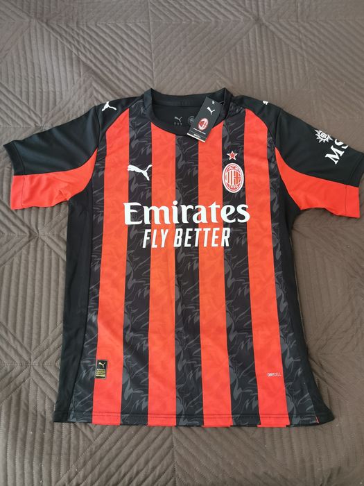 Футболен екип на AC Milan. Сезон 25/26. Размер М