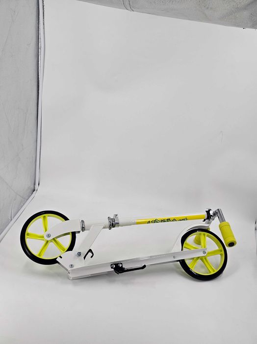 Детска тротинетка скутер scooter сгъваема бяло жълто колело играчки