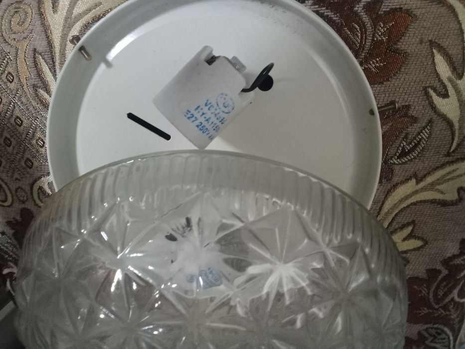 Продам светильники на 2 патронах.