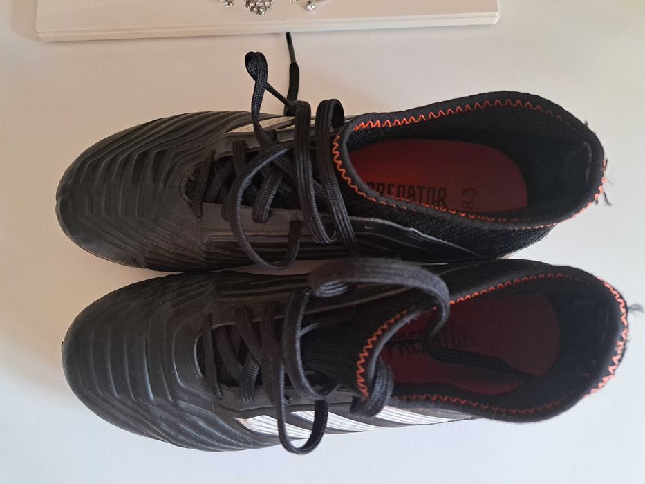 Бутонки за момче adidas (Predator)