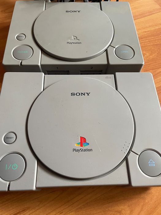 2 buc PlayStation 1 PS1  unu se vinde ca DEFECT