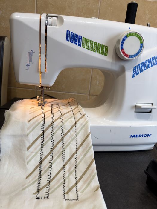 Masina de cusut si festonat Medion coase mat. groase