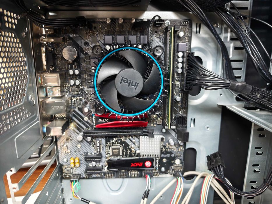 Компютър i3 13100, 16gb ram, 700w psu FSP