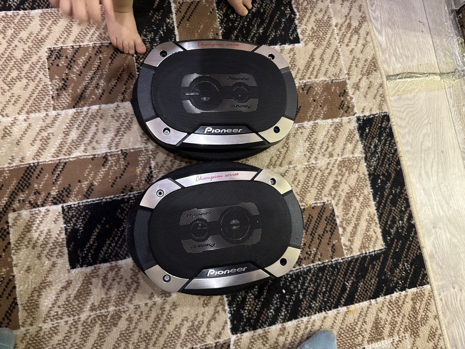 Продается колонки 2штука пионер очень хорошем состояний