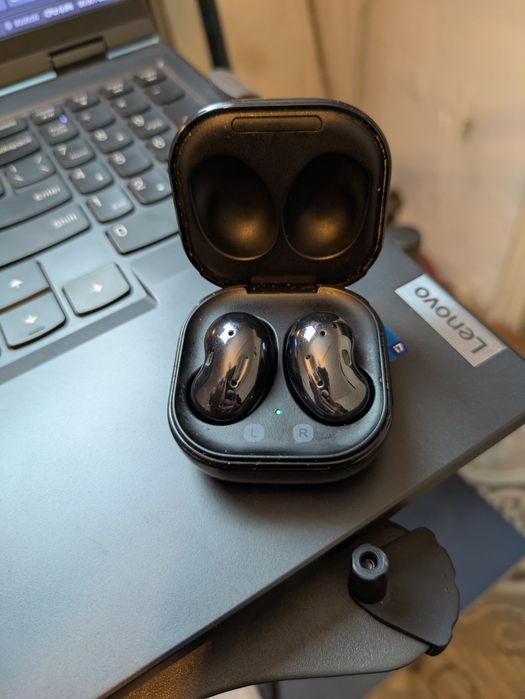 Galaxy buds live