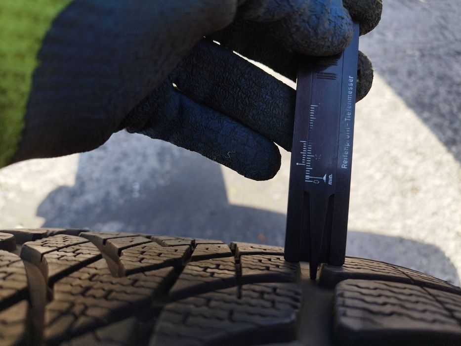 285/30/21 Дънлоп Уинтър Спорт 2016г 6,5мм Единичка AO Audi