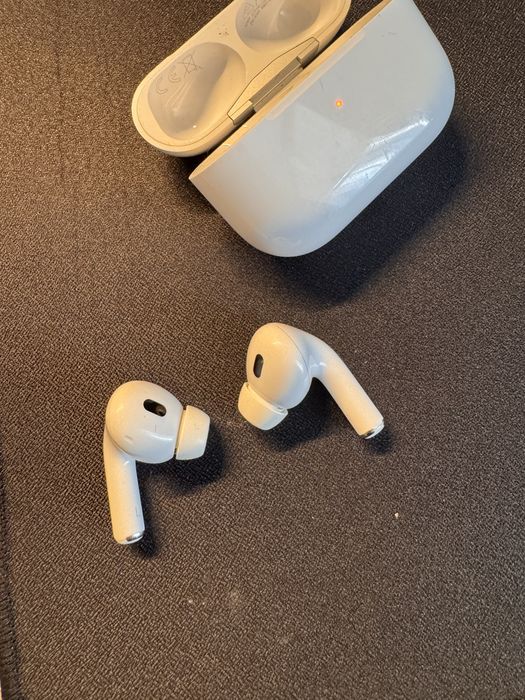 Airpods pro 2.