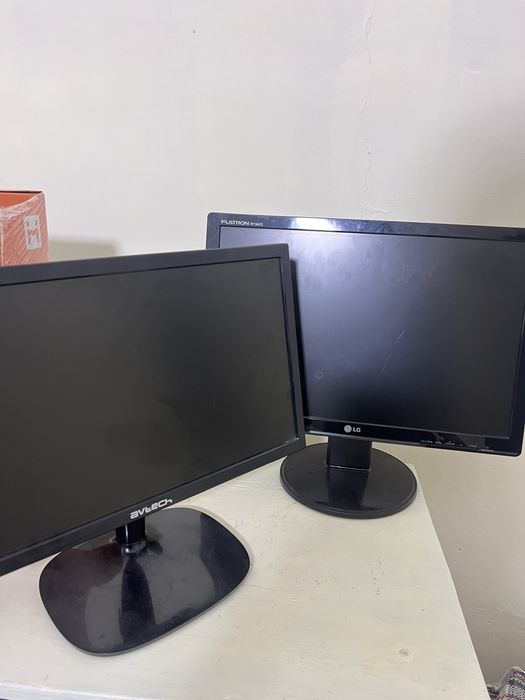 19 дюймовый монитор 2 шт