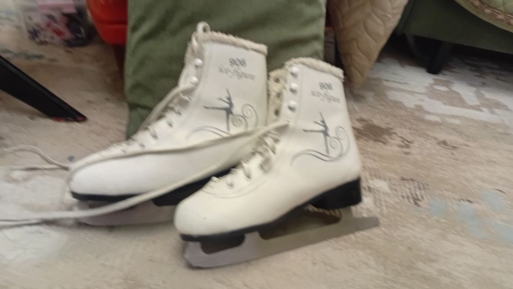 Коньки фигурные белый