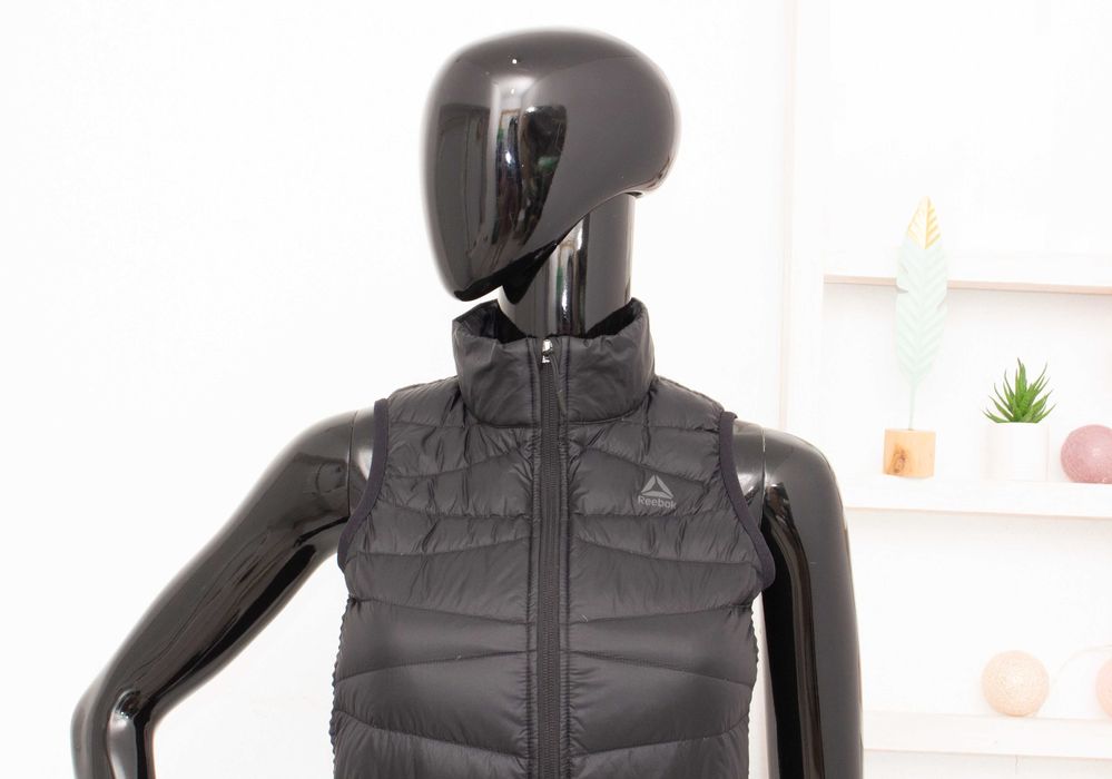 Reebok оригинална дамска грейка пухена елек черен с пух и пера XS