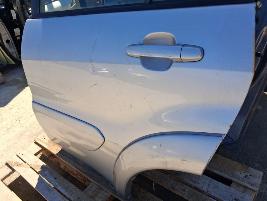 Врата Toyota Rav 4 2005г.