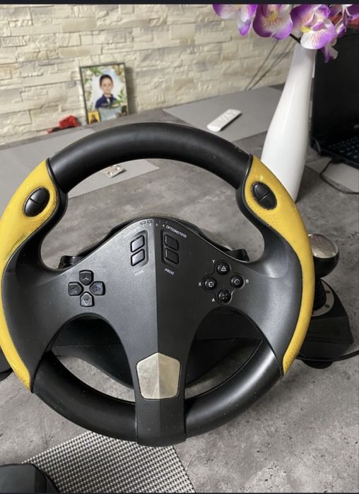 Volan gaming + schimbator secvential si pedale