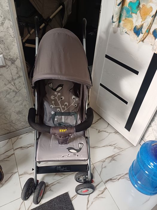 Продаётся прогулочная коляска трость