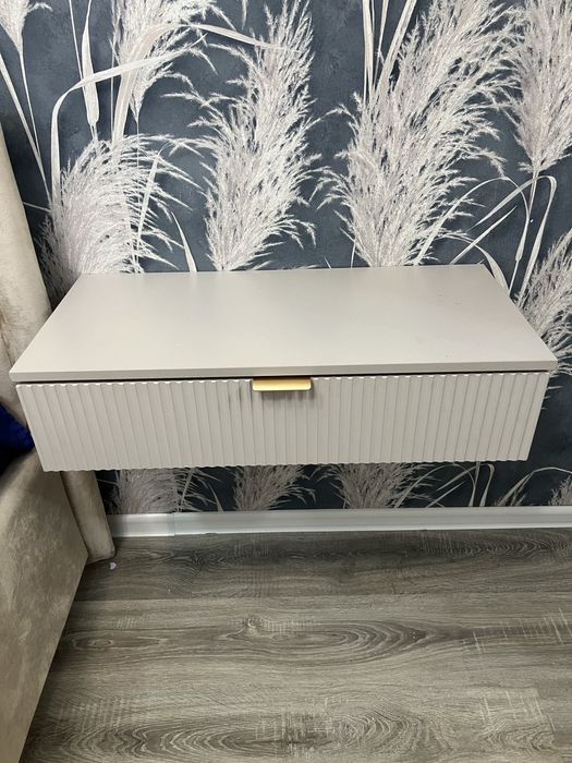 Прикроватные тумбочки