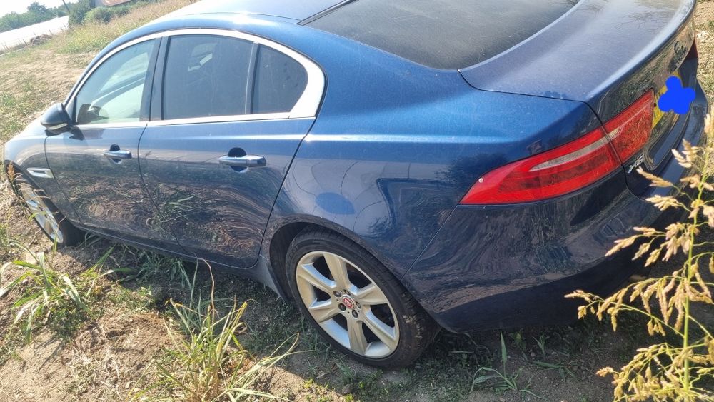 Vand piese jaguar xe,farurile,capota aripile,barile,etc.