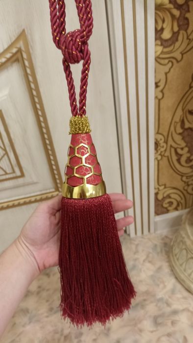 Продам две кисти прихватки для штор