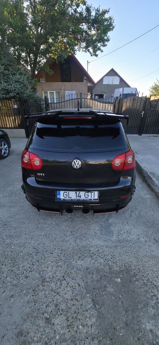 Vând golf 5 GTI .