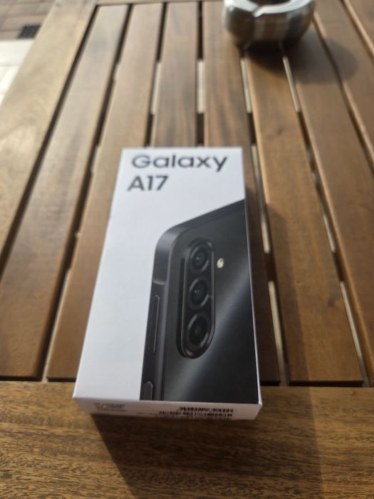 Чисто нов телефон Samsung A17