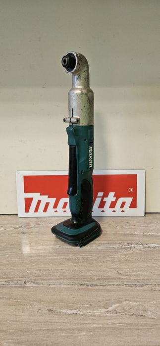 Makita Ъглов Импакт Акумулаторен Ударен DTL061 18V.