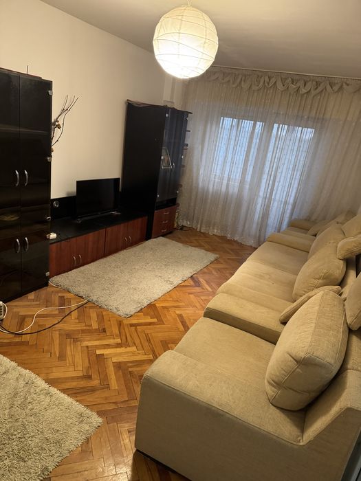 Inchiriez  apartament 3 camere