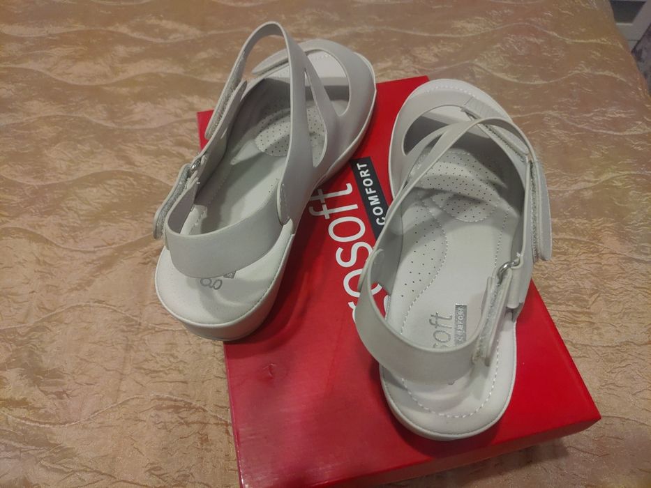 Дамски сандали..