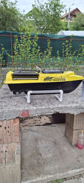 Vând barca de pescuit pentru plantat! (Navo bait) Folosită de 4 ori,e ca și nouă!
