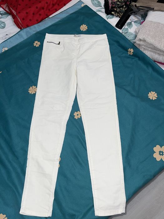 Pantaloni casual raiați!