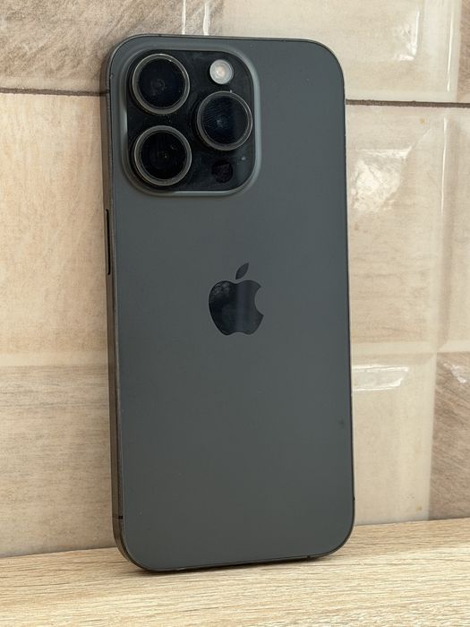 iPhone 15 pro 256 baterie100%, ecran oroginal inlocuit cu zgarieturi