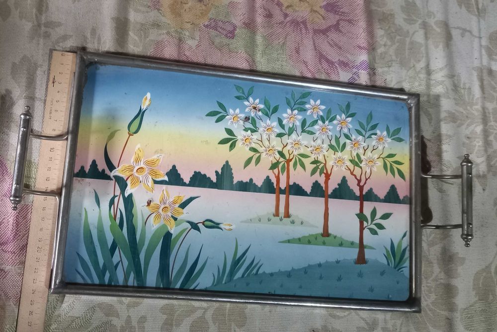 Продам фарфоровый антикварный поднос