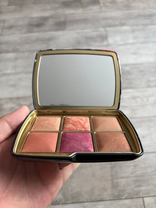 Палетка Hourglass