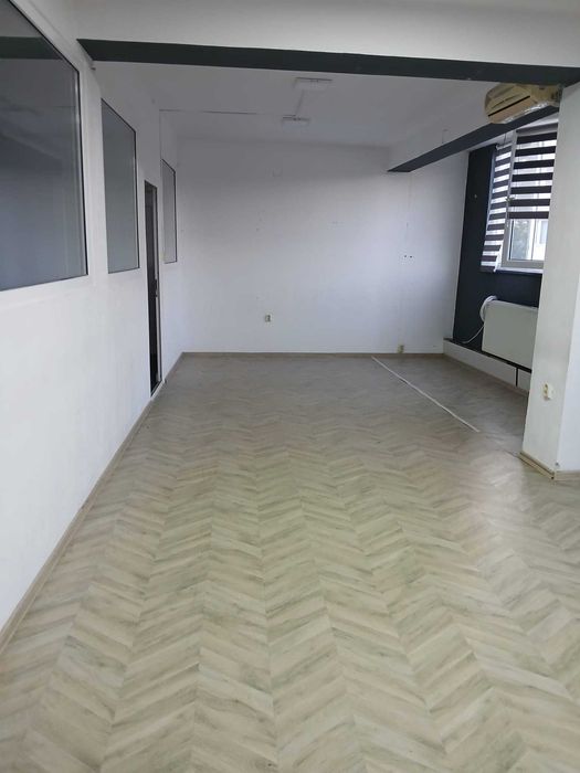 Inchiriez spatiu comercial strada Dezrobirii langa magazinul Triton - Vedere 5