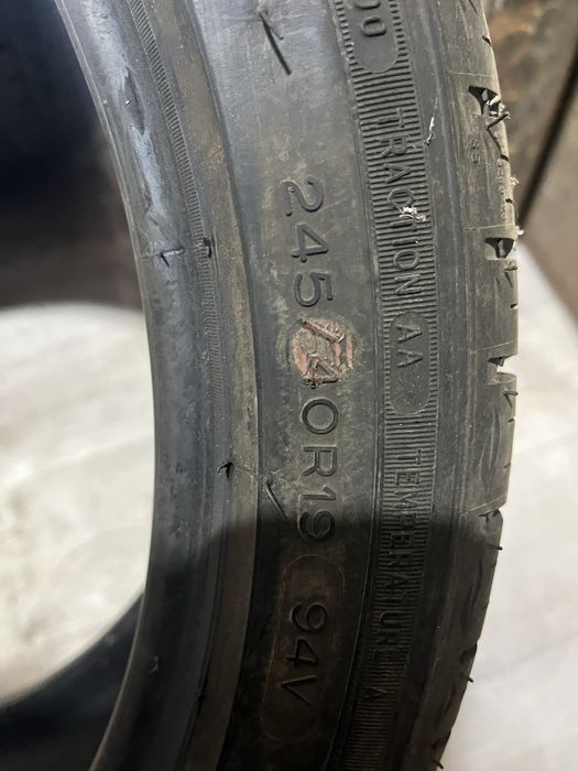 Продам летние Шины 245/40R19