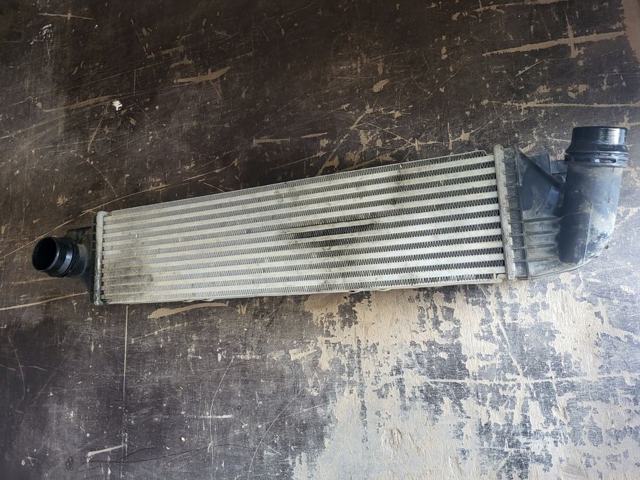 Vindem  intercooler opel vivaro B