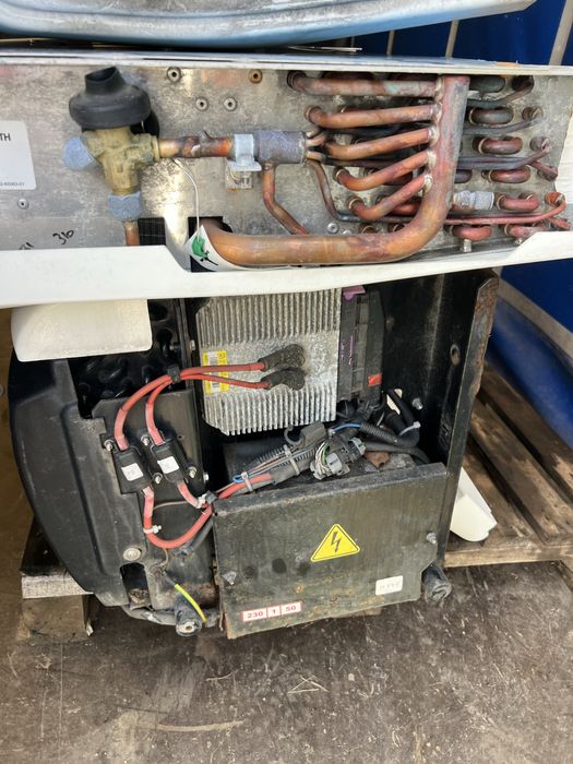 Хладилен Агрегат CARIER -   XARIOS 600 12/220V