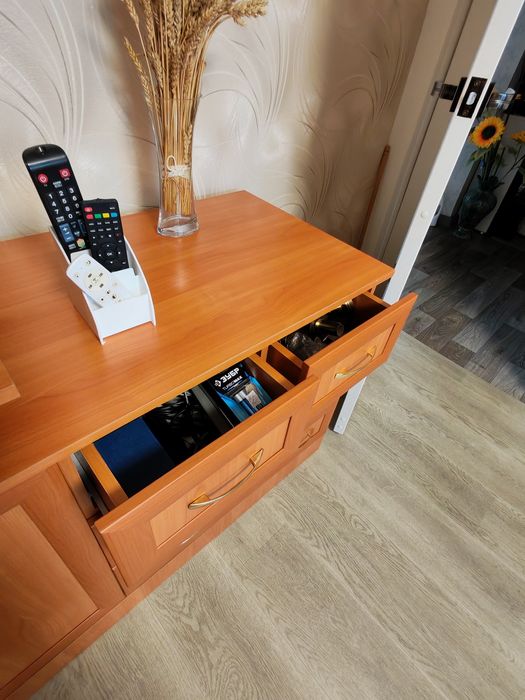 Тумба (Можно под телевизор )