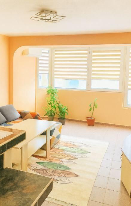 Дава се под наем Двустаен апартамент в Варна, Лятно кино Тракия - 55 кв.м за 398.82 € - Снимка #1